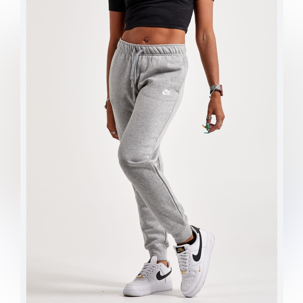 Nike club fleece mid rise joggers